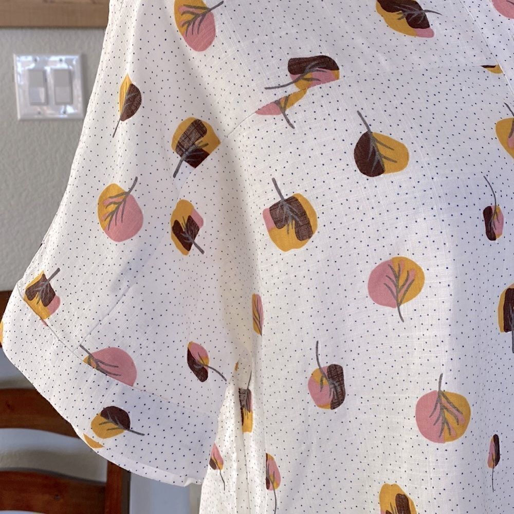 NWOT Hailey & Co Short Sleeve Collar Button Down Polka Dot Leaves/Trees Button S - Picture 4 of 12